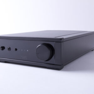 Rega io integroitu vahvistin